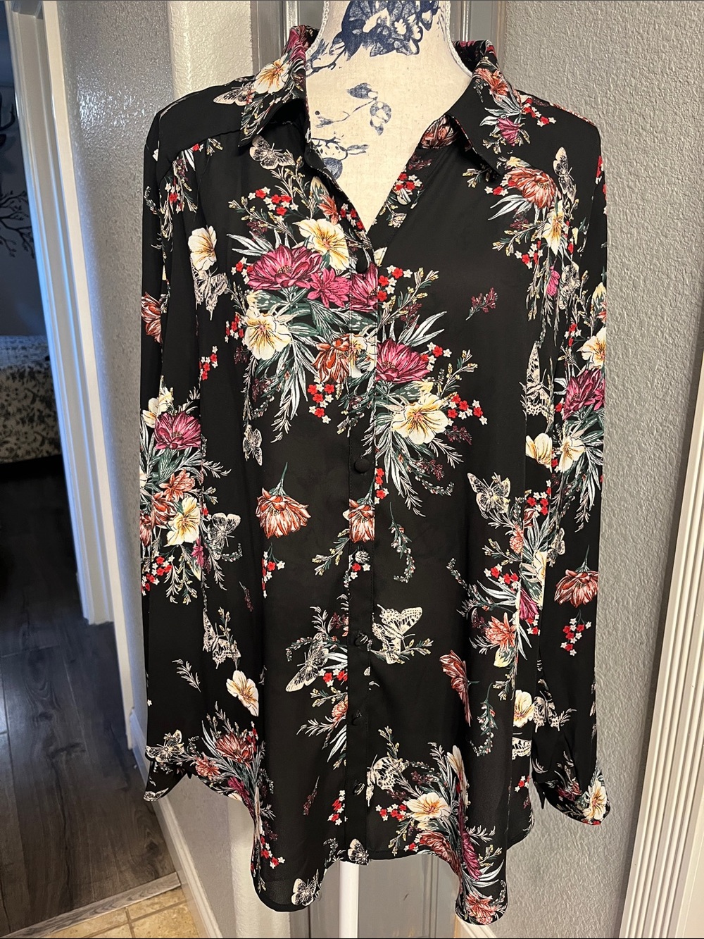 torrid Black Floral Button-Up Blouse